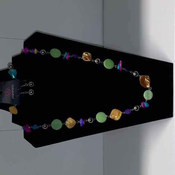 WELCOME TO SPRING Paparazzi Necklace and earrings - Picture 4 of 5